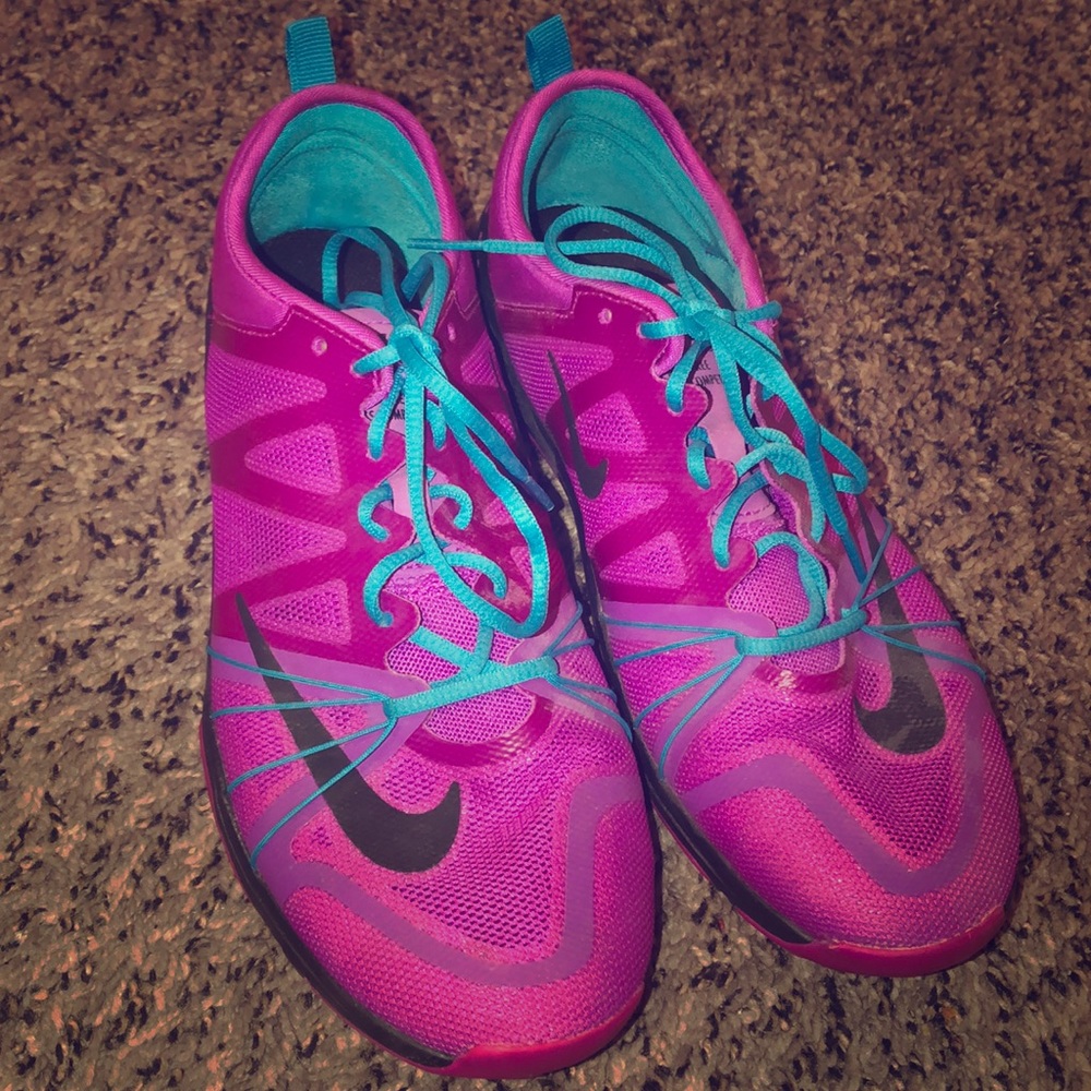 Nike women’s tennis shoes